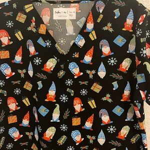 Tasha + me Holiday Christmas Gnomes scrub top Medium